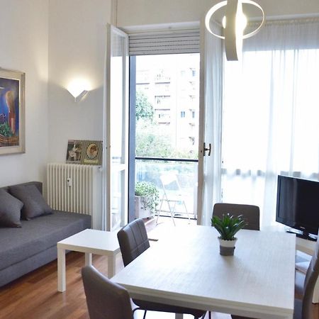 New Renovated Apartment With Balcony Porta Romana Milano Exteriör bild