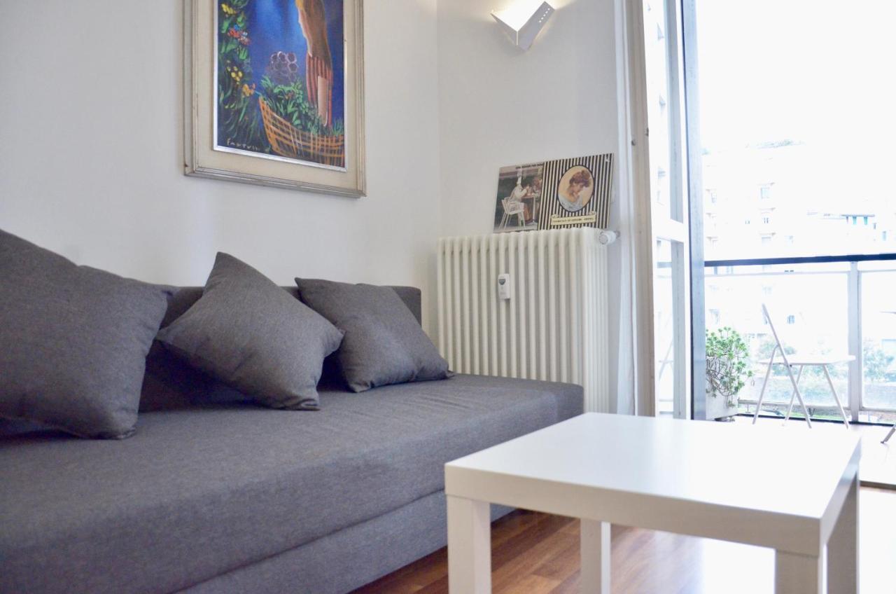 New Renovated Apartment With Balcony Porta Romana Milano Exteriör bild