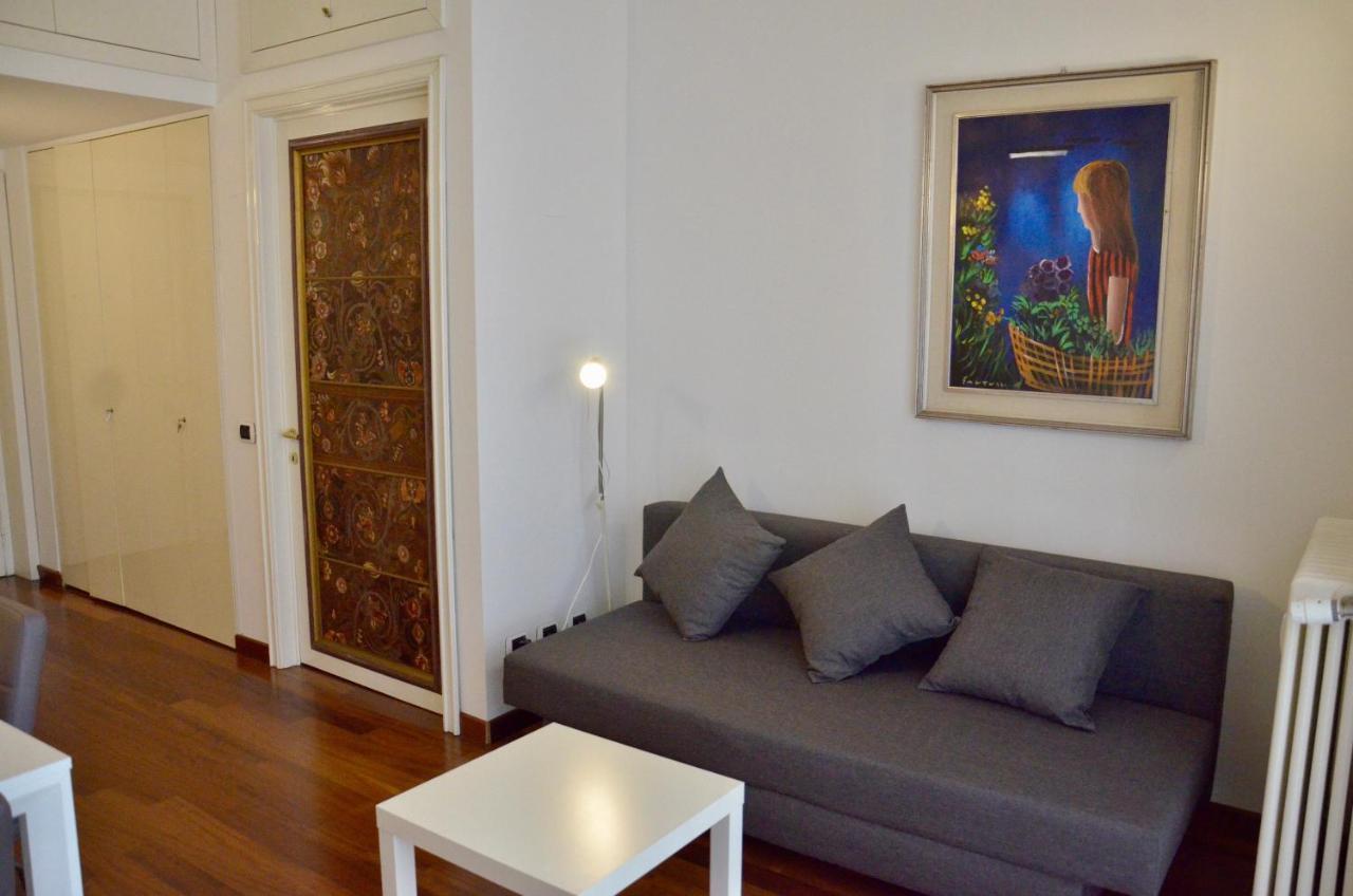 New Renovated Apartment With Balcony Porta Romana Milano Exteriör bild
