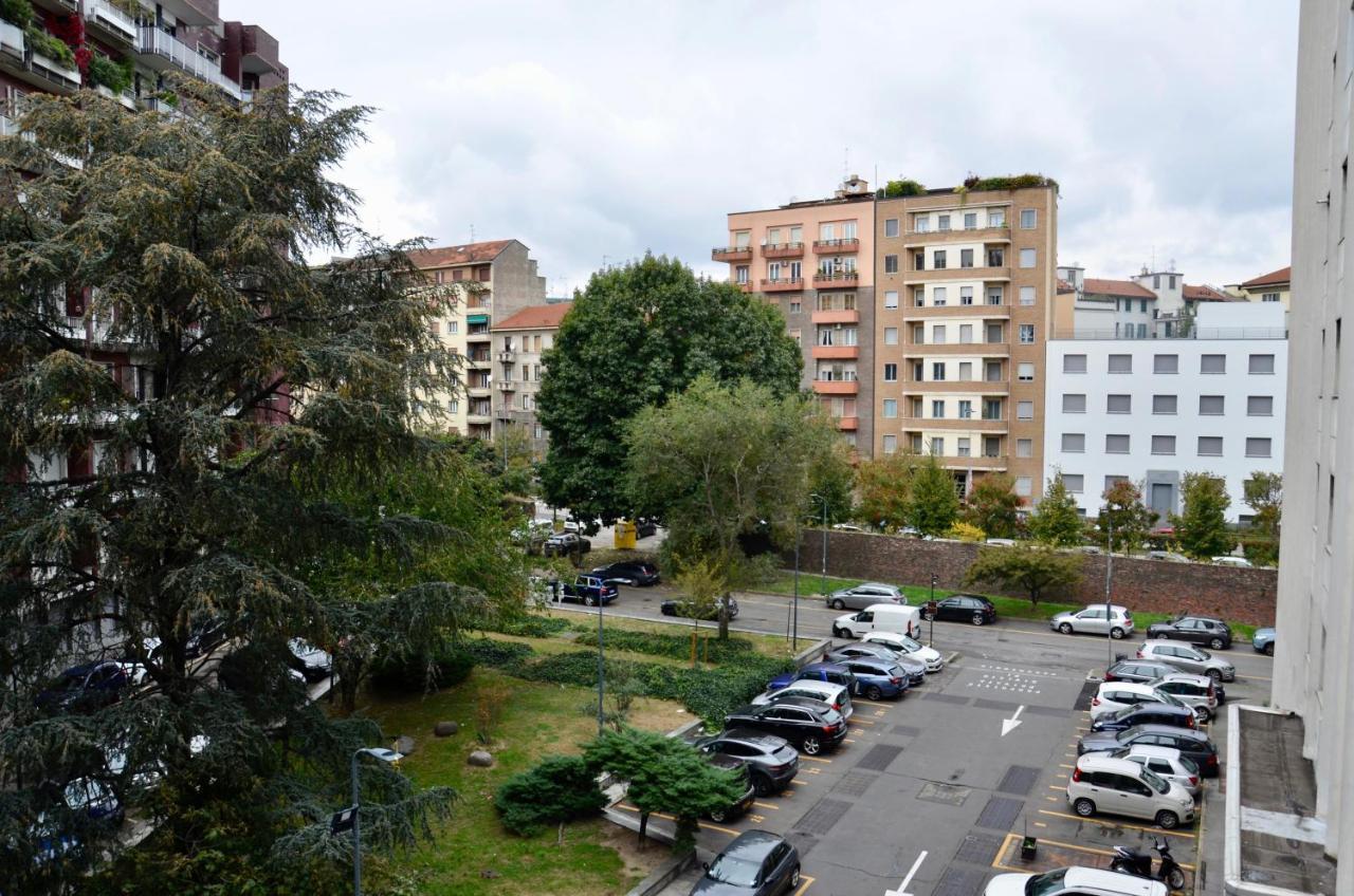 New Renovated Apartment With Balcony Porta Romana Milano Exteriör bild